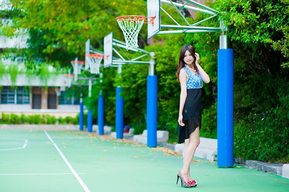 Vicni 2011圣瑪麗嬰院外拍 国产美少女外景自拍照片